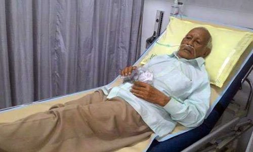 Gerson Poyk yang terbaring di rumah sakit (foto: doc.fannyjonathan)