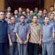 Foto : Guru dan poegawai SMP 1 Adonara tengah foto bersama (ist)